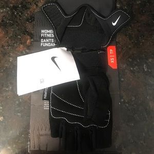 Nike Women's Fundamental Fitness Gloves